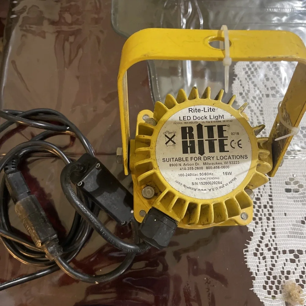 RITE-HITE RITE-LITE RH-HDLED LED DOCK LIGHT 100-240VAC,50/60HZ,15W,W/EXTRA PARTS